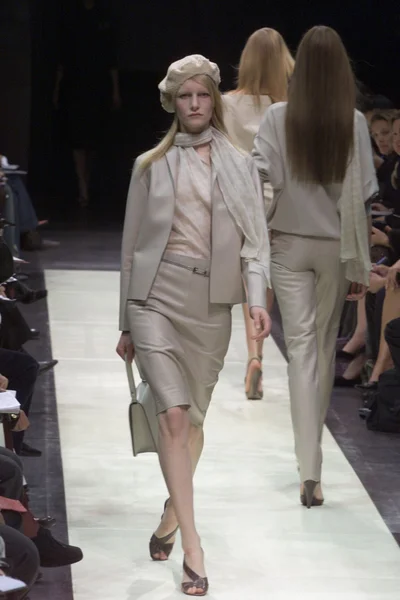 Look 15